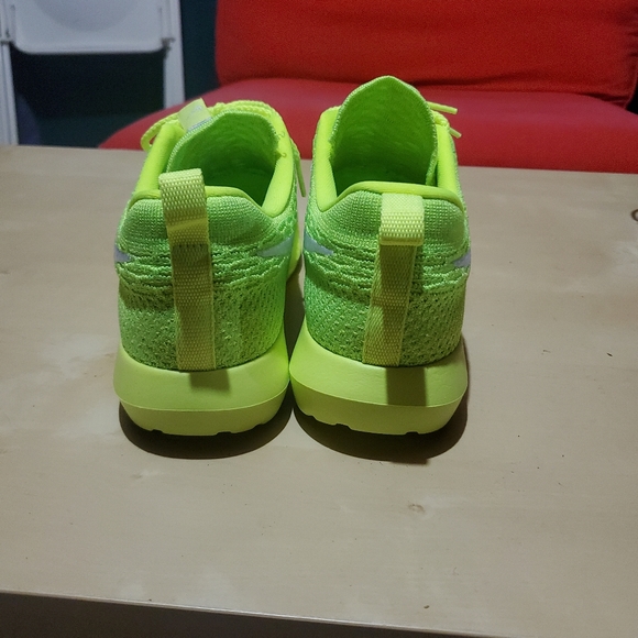 Nike Roshe NM Flyknit - Picture 3 of 5